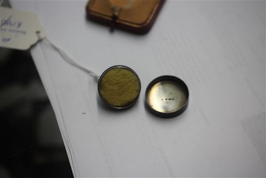 A cased mid 1930s French Cartier silver, black enamel and carnelian plug pill box, 3cm.